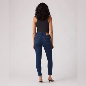 Levi’s 721 High Rise Skinny Dark Wash Denim Jeans Women’s Size 26 & 29” Inseam